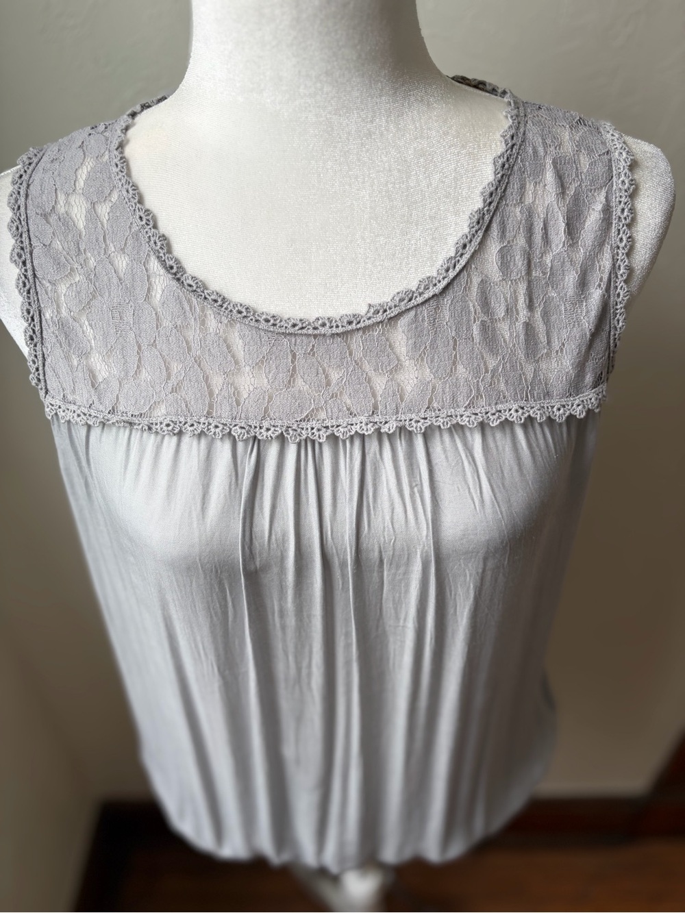 Prontomoda Giusy Made in Italy Silk Blend Lace Sleeveless Blouse Gray S - Picture 3 of 11